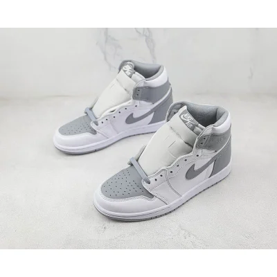 Air Jordan 1 Retro High OG "Stealth" фото № 5 Air Jordan 1 Retro High OG "Stealth" фото № 5