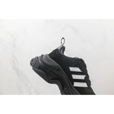 Balenciaga Triple S "Black/White" фото № 4 Balenciaga Triple S "Black/White" фото № 4