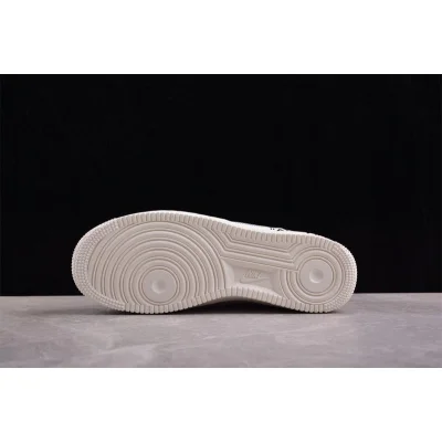 Off-White x Nike Air Force 1 "White Lightning" фото № 8