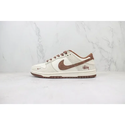 Stussy x Nike Dunk Low "Plum/Coconut Milk" фото № 2