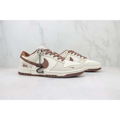 Stussy x Nike Dunk Low "Plum/Coconut Milk" фото № 6