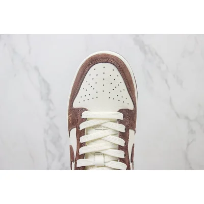Louis Vuitton x Nike Dunk Low "Callie Brown/Cream White" фото № 4