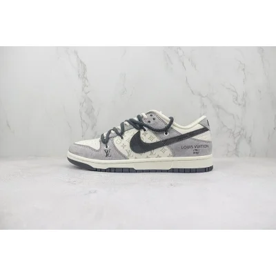 Louis Vuitton x Nike Dunk Low "Gossamer/White/Black/Monogram" фото № 2