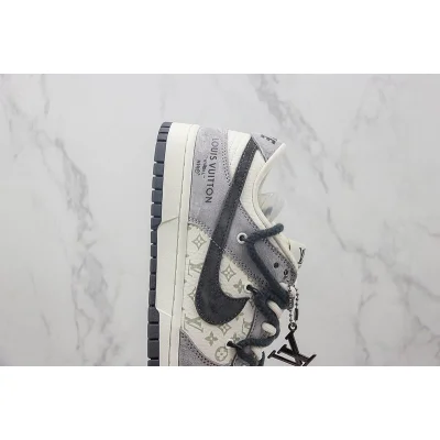 Louis Vuitton x Nike Dunk Low "Gossamer/White/Black/Monogram" фото № 3