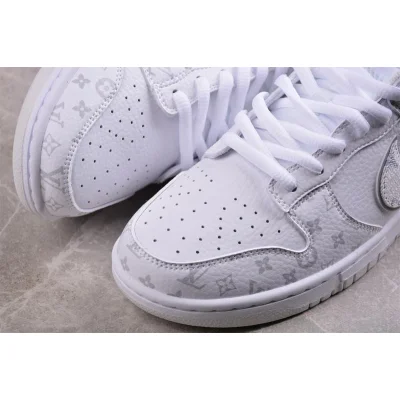 Louis Vuitton x Nike Dunk Low "White/Monogram" фото № 4