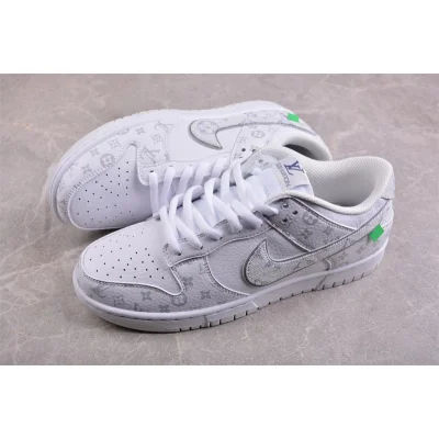 Louis Vuitton x Nike Dunk Low "White/Monogram" фото № 3