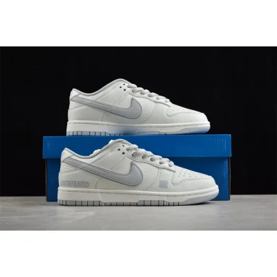 Undefeated x Nike SB Dunk Low "White/Grey" фото № 9