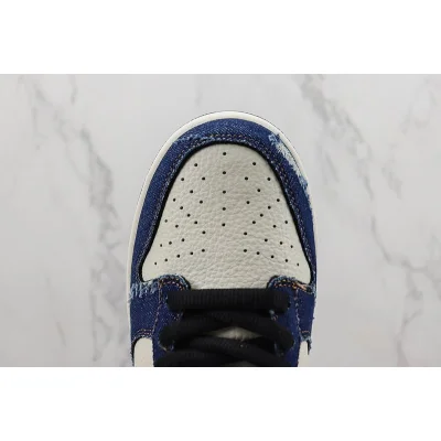 Nike Dunk Low Retro "Levi‘s Swoosh" фото № 3 Nike Dunk Low Retro "Levi‘s Swoosh" фото № 3