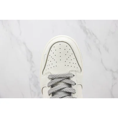 Nike Dunk Low "Light Bone" фото № 4 Nike Dunk Low "Light Bone" фото № 4