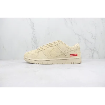 Supreme x Nike Dunk Low "Ivory Suede" фото № 2