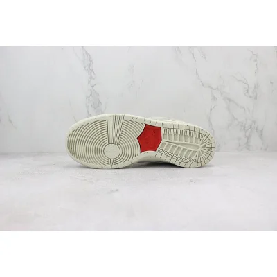 Nike SB Dunk Low "City of Love/Coconut Milk" фото № 8 Nike SB Dunk Low "City of Love/Coconut Milk" фото № 8