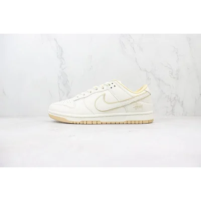 Stussy x Nike Dunk Low "Pearl White/Light Beige" фото № 2