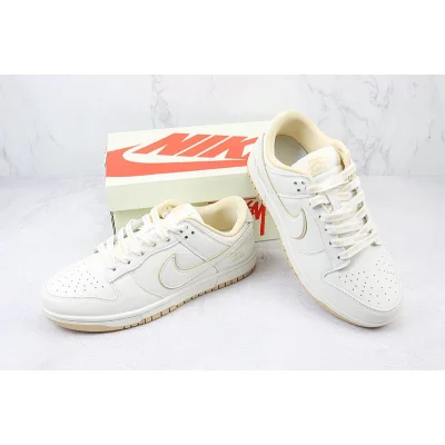 Stussy x Nike Dunk Low "Pearl White/Light Beige" фото № 7