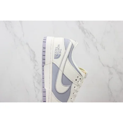 The North Face x Nike Dunk Low "Light Carbon/Mini Swoosh" фото № 3 The North Face x Nike Dunk Low "Light Carbon/Mini Swoosh" фото № 3