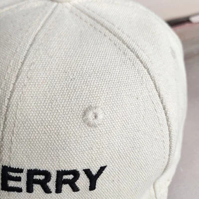 Кепка Burberry With Text Accompaniment "White" фото № 6