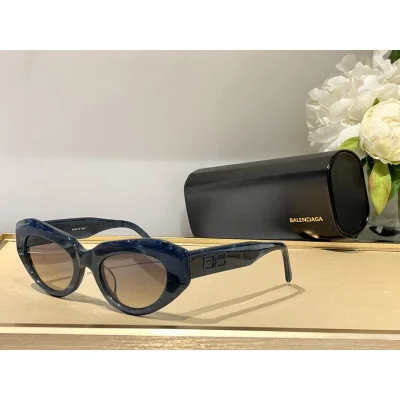 Солнцезащитные очки Balenciaga Cat Eye Shaped Temples Decorated By Symbols "Blue" фото № 2