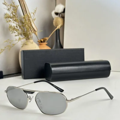 Солнцезащитные очки Balenciaga Thin Temples And Logo Middle Inscription "Gray/Silver" фото № 2