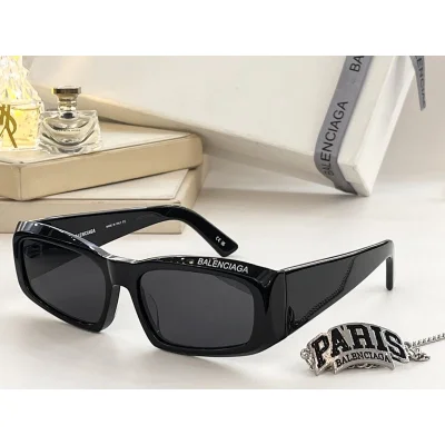 Солнцезащитные очки Balenciaga Rectangle Shaped And Front Inscription "Black" фото № 2