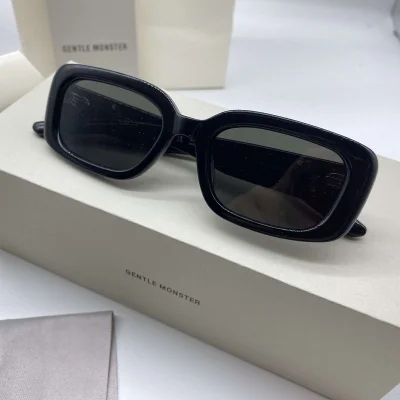 Солнцезащитные очки Gentle Monster Rectangle Shaped And Temples Decorated By Three Silver Symbols "Black" фото № 8 Солнцезащитные очки Gentle Monster Rectangle Shaped And Temples Decorated By Three Silver Symbols "Black" фото № 8