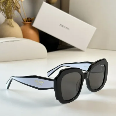 Солнцезащитные очки Prada Frame With Cut Edges "Black/Blue" фото № 2 Солнцезащитные очки Prada Frame With Cut Edges "Black/Blue" фото № 2