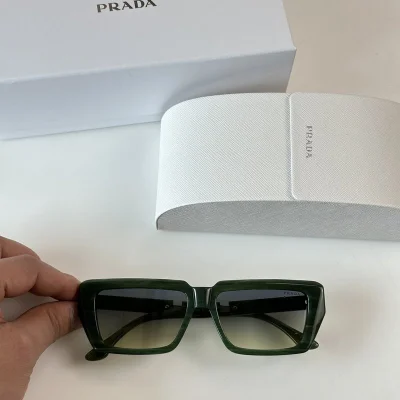 Солнцезащитные очки Prada Big Logo White Letters In Red Rectangle On Frame "Green" фото № 2