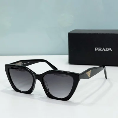 Солнцезащитные очки Prada Frame Decorated By Triangle And Logo "Black/Gray" фото № 2 Солнцезащитные очки Prada Frame Decorated By Triangle And Logo "Black/Gray" фото № 2