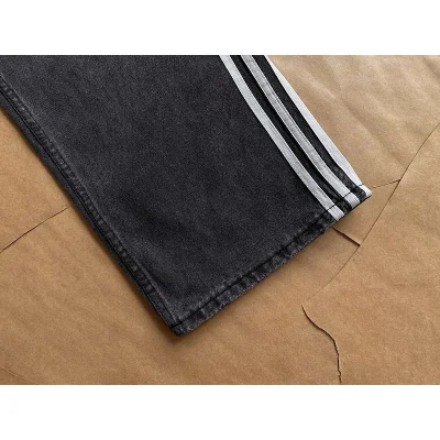 Джинсы Balenciaga X Adidas With White Stripes "Black" фото № 3 Джинсы Balenciaga X Adidas With White Stripes "Black" фото № 3