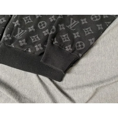 Бомбер Louis Vuitton Graffiti Logo "Black/Gray" фото № 4 Бомбер Louis Vuitton Graffiti Logo "Black/Gray" фото № 4