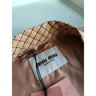 Куртка-бомбер Miu Miu Checked Print Light Brown Logo "Brown" фото № 3 Куртка-бомбер Miu Miu Checked Print Light Brown Logo "Brown" фото № 3
