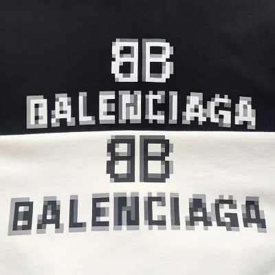 Худи Balenciaga Logo Made Of Pixels "Black" фото № 5 Худи Balenciaga Logo Made Of Pixels "Black" фото № 5