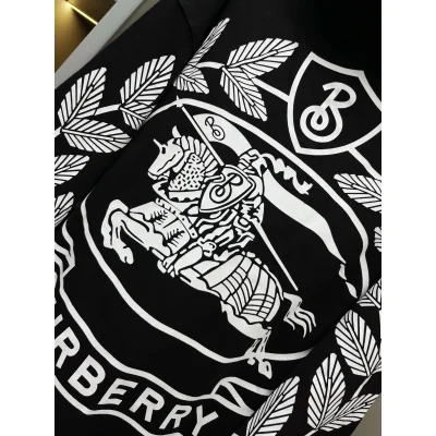 Худи Burberry Backside Print Burberry Knight and Laurel "Black" фото № 4 Худи Burberry Backside Print Burberry Knight and Laurel "Black" фото № 4