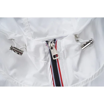 Ветровка Moncler Small Logo On The Sleeve "White" фото № 9 Ветровка Moncler Small Logo On The Sleeve "White" фото № 9