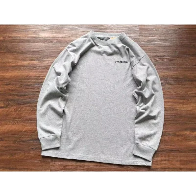 Лонгслив Patagonia Plain Background With Mountain View Inside Rectangle "Gray" фото № 2