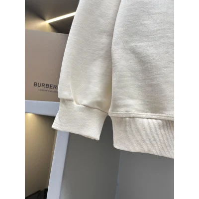 Свтишот Burberry Frontside Print On Stripe Warrior On The Horse "White" фото № 7 Свтишот Burberry Frontside Print On Stripe Warrior On The Horse "White" фото № 7