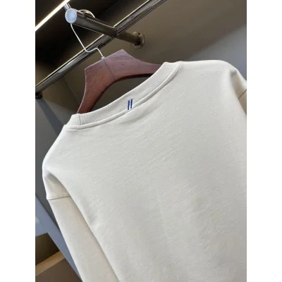 Свтишот Burberry Frontside Print On Stripe Warrior On The Horse "White" фото № 5 Свтишот Burberry Frontside Print On Stripe Warrior On The Horse "White" фото № 5