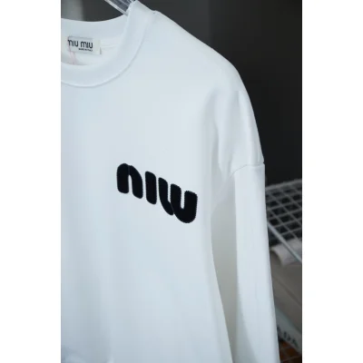 Свитшот Miu Miu Frontside Left Logo Contrast Outline Miu Miu "White" фото № 3