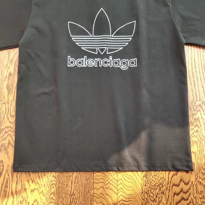 Футболка Balenciaga X Adidas The Logo Is Half Painted Over "Black" фото № 4