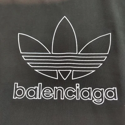 Футболка Balenciaga X Adidas The Logo Is Half Painted Over "Black" фото № 7