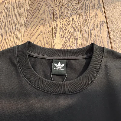 Футболка Balenciaga X Adidas The Logo Is Half Painted Over "Black" фото № 9