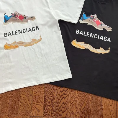 Футболка Balenciaga With Graphic Print Of Shoes "Black" фото № 5