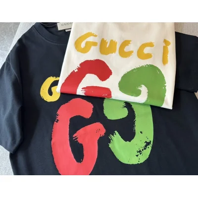 Футболка Gucci With Multi-Colored Text Logo "Black" фото № 2