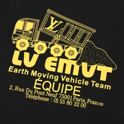 Футболка Louis Vuitton Earth Moving Vehicle Team "Black" фото № 3 Футболка Louis Vuitton Earth Moving Vehicle Team "Black" фото № 3