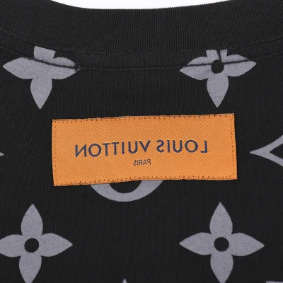 Футболка Louis Vuitton With A Decorative Pocket "Black" фото № 2