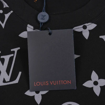 Футболка Louis Vuitton With A Decorative Pocket "Black" фото № 3