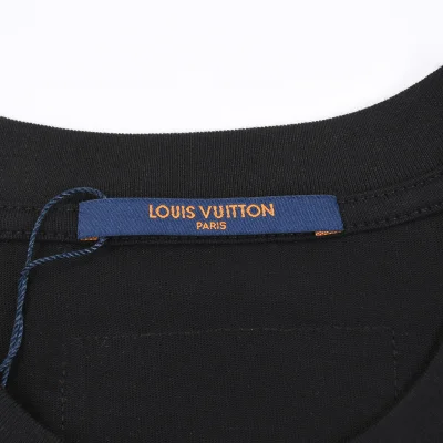 Футболка Louis Vuitton With A Decorative Pocket "Black" фото № 6