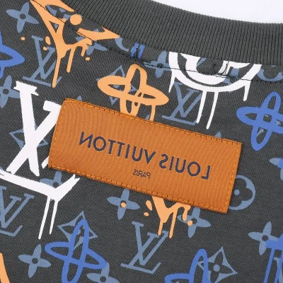 Футболка Louis Vuitton With Monogram Pattern "Gray/Orange" фото № 7 Футболка Louis Vuitton With Monogram Pattern "Gray/Orange" фото № 7