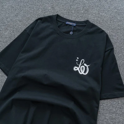 Футболка Louis Vuitton With Curly Logo "Black" фото № 6 Футболка Louis Vuitton With Curly Logo "Black" фото № 6