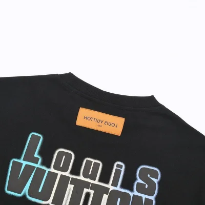 Футболка Louis Vuitton With An Illuminated Logo Print "Black" фото № 2