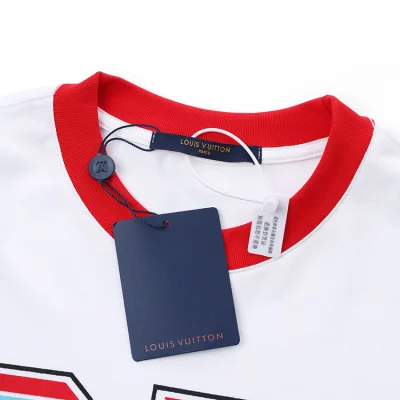Футболка Louis Vuitton Brand Abbreviation "White" фото № 4 Футболка Louis Vuitton Brand Abbreviation "White" фото № 4