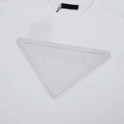 Футболка Prada With The Logo In The Center "White" фото № 3 Футболка Prada With The Logo In The Center "White" фото № 3